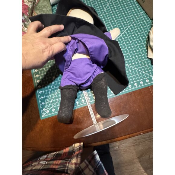 Handcrafted Amish Faceless Doll In Traditional Attire With Bonnet Apron - Picture 4 of 4